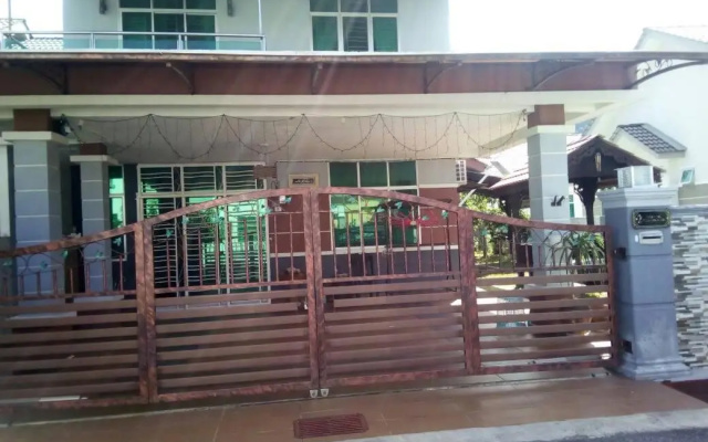 Villa Fairuz Hana - photo 2