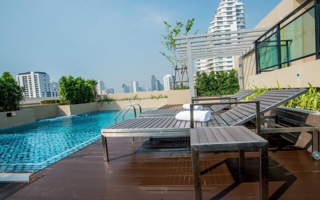 Ten Ekamai Suites Serviced Apartment