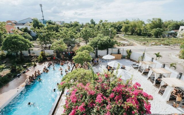 Cococha Hostel  Pool Club Adult Only