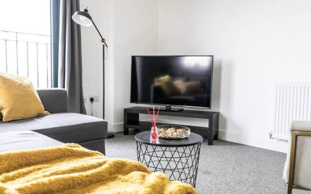 Livestay - One Bed Apt, Free Parking, Sleeps 4