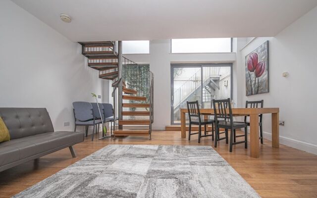 Mews House Next to Brighton Beach