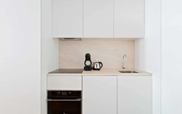 Spacious 1 Bedroom Apartment Near Baixa