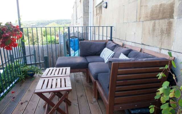 Splendid 3 Bedroom House Near Roman Bath