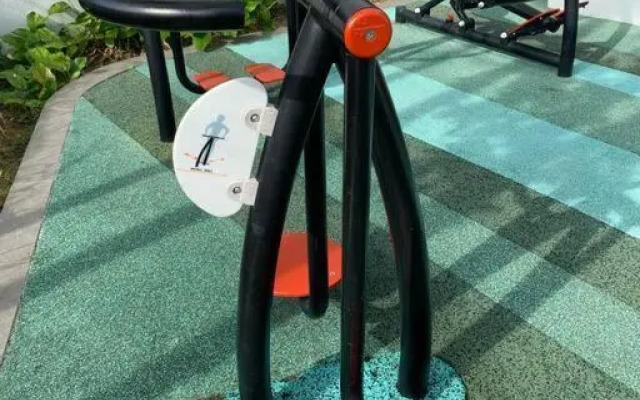 Paradise City Holiday (Netflix+Sanitize) 4