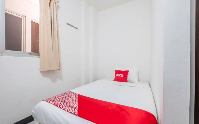 Super OYO 1568 Stasiun Ka Cirebon Guest House