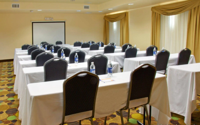 Holiday Inn Express Hotel & Suites Sealy by IHG
