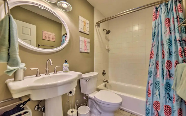 Ocean-view Kihei Condo w/ Pool Access!