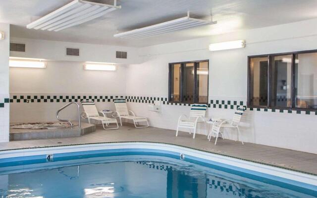 Quality Inn near I-72 and Hwy 51