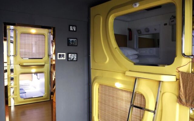 Simple Capsule Apartment