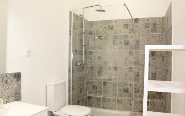 Beautiful 2BR high ceiling/50m from TimeOut market