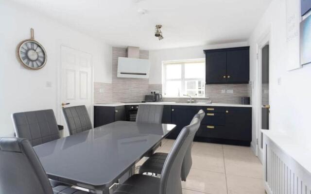 Modern newly refurbished house 10 minute walk from Lahinch