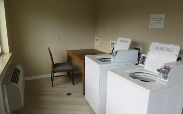 Scottish Inn & Suites