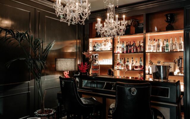The Glam Boutique Hotel & Apt