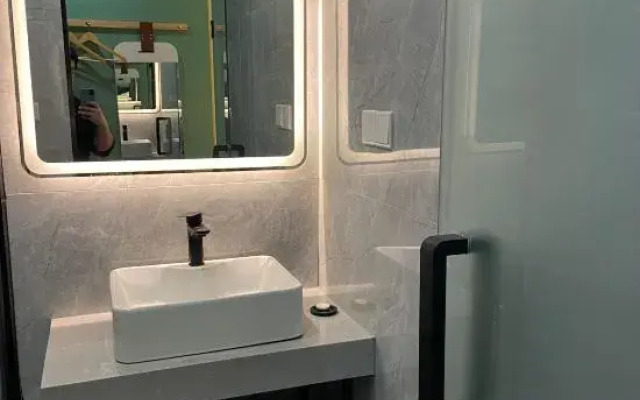 Poli Light Hotel (Beilun Port Area)