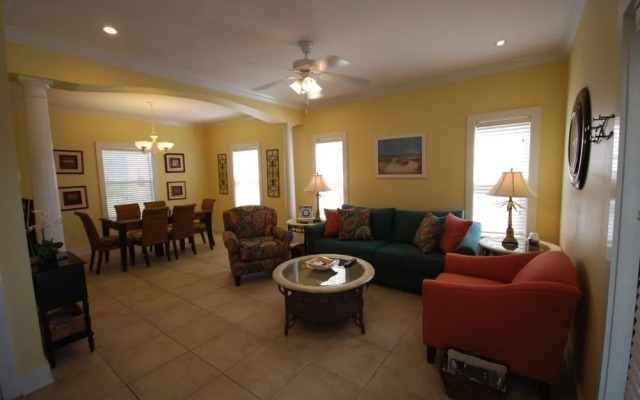 Cozy Hideaway 22C - 2 Br Condo