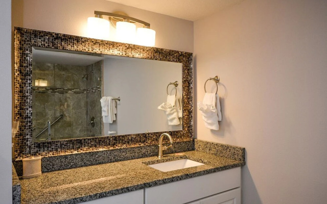 Shoreline 3084 Condo by RedAwning