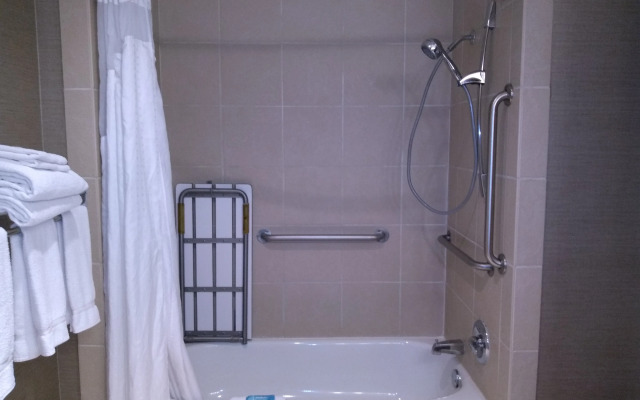 Holiday Inn Express & Suites Waterford