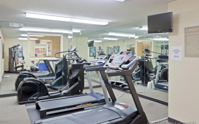 Candlewood Suites Topeka Hotel