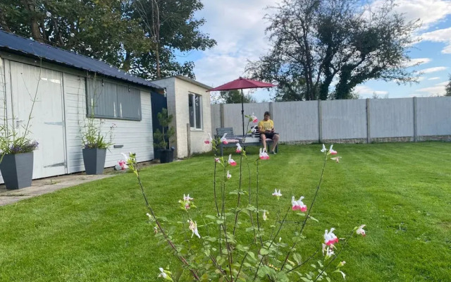 Anglesey Retreat - 2 Beds - Sleeps 3 - Parking