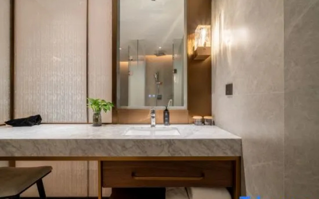 Waiting Hotel (Luoshan Road , Pudong New Area, Shanghai)