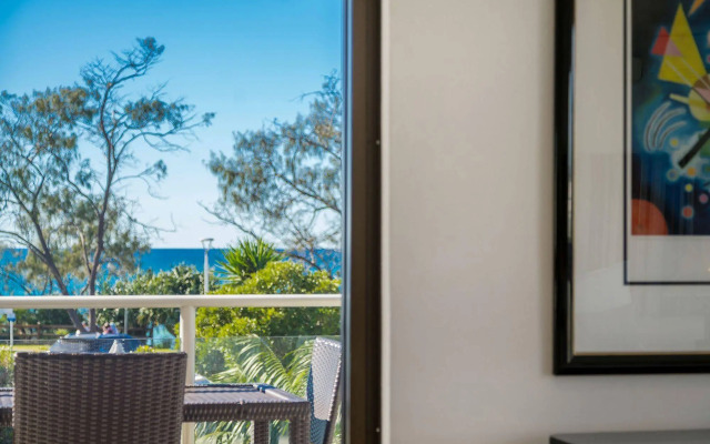 Bayview Beachfront Apartments, in town right on the beach