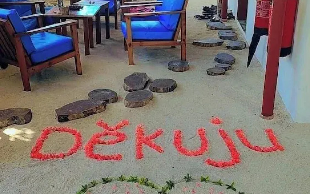 Mandhoo Inn