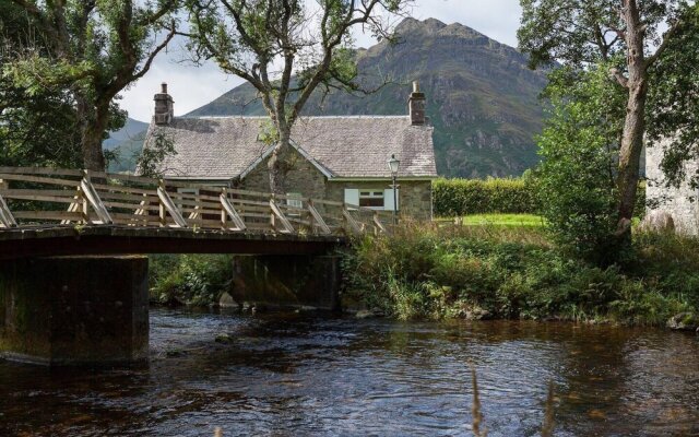 Enchanting Rustic Cottage W/stunning Views & River