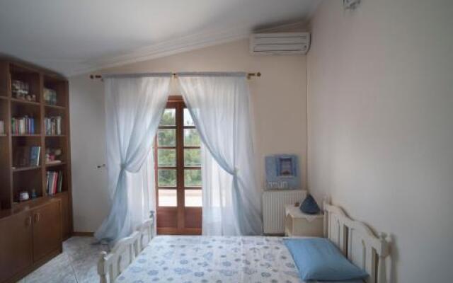Villa Corina near the Airport