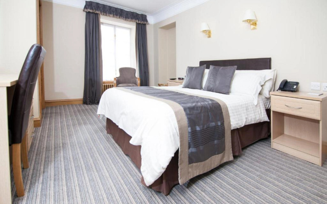Burnett Arms Hotel