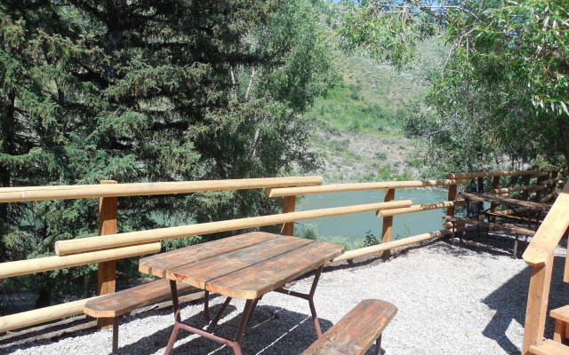 Snake River Cabin Village