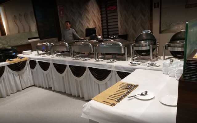 Hotel Naaz Executive Near T2 Airport