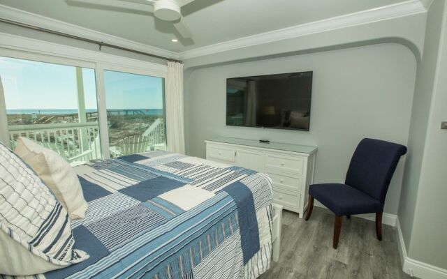 Sandpiper Cove 1115 3 Bedroom Condo by RedAwning