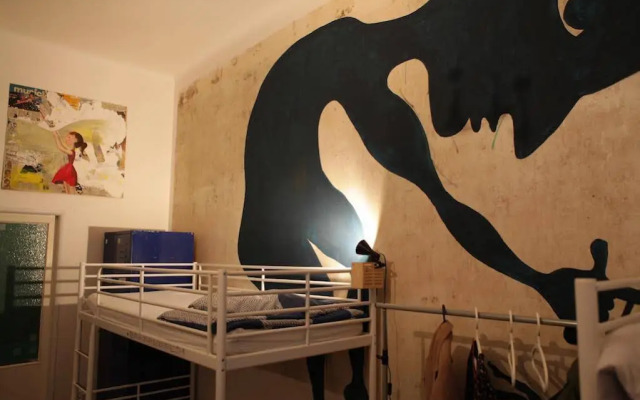 Art Hole Hostel