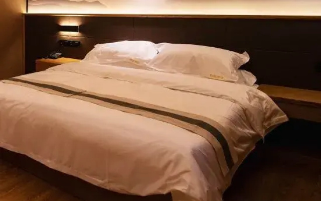 Haiyan Baimei Hotel