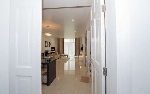 Garden view Apartment - 2 mins to beach