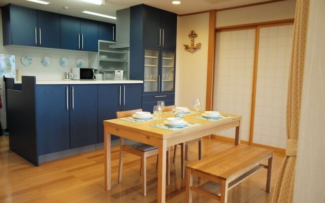 City 1500 SF 2BR condom 3F sea view