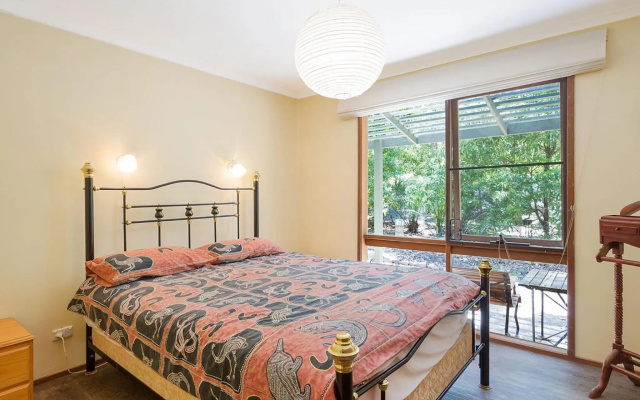 Caseys Pet Friendly Beach Cottage – Guest Rooms – Mystery Bay