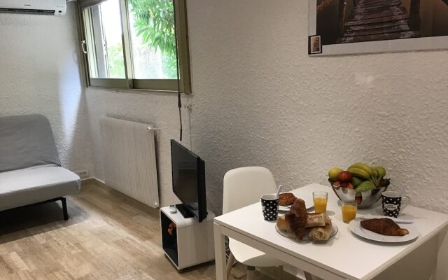 Studio in upscale residence by Weekome