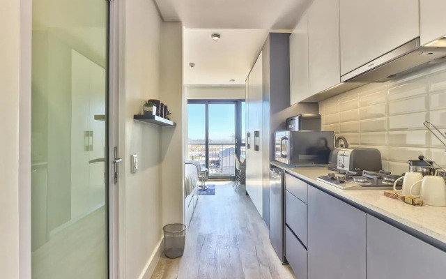 Stunning work pad on 1onAlbert- 601