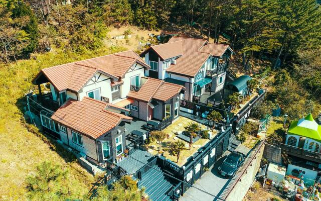 Geojae Yeowool Aegyun Pension