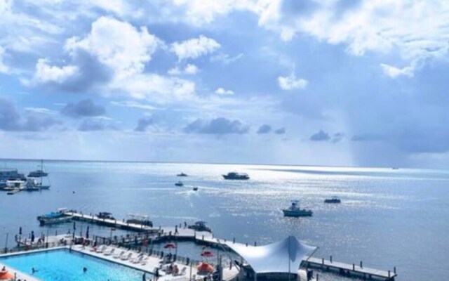 Apartamento con Vista al Mar en Sunrise