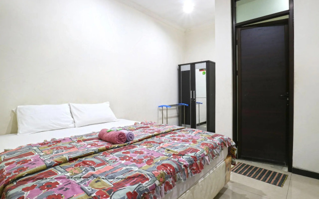 Saloka Guest House by ZUZU