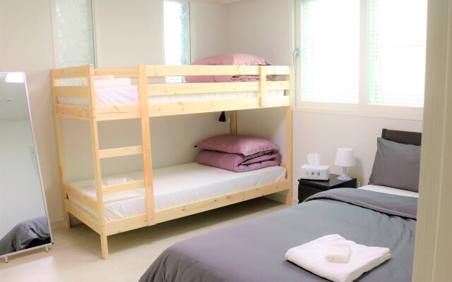 KORUS Guesthouse - Hostel