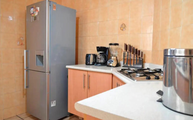 Condominio junto a la cañada Eca do Queiros