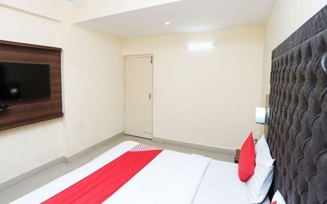 OYO 44364 Hotel Gaurab