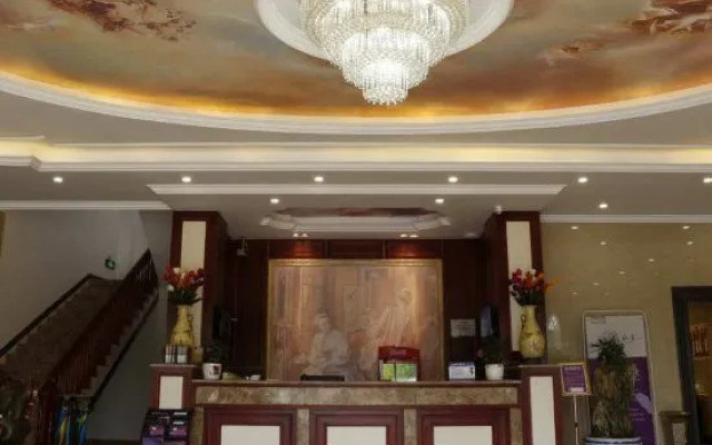 CLOUDS Hotel (Luoping Margaret)