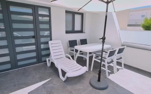 14 AN - 113 Nissi Twins Apartment
