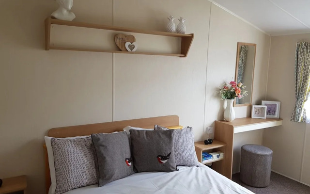 Pool-garden-2br-parking-wifi-sleeps6
