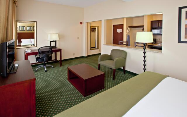 HOLIDAY INN EXPRESS & SUITES INDIANAPOLIS - EAST by IHG