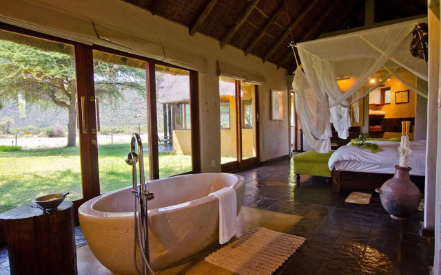 Tau Game Lodge